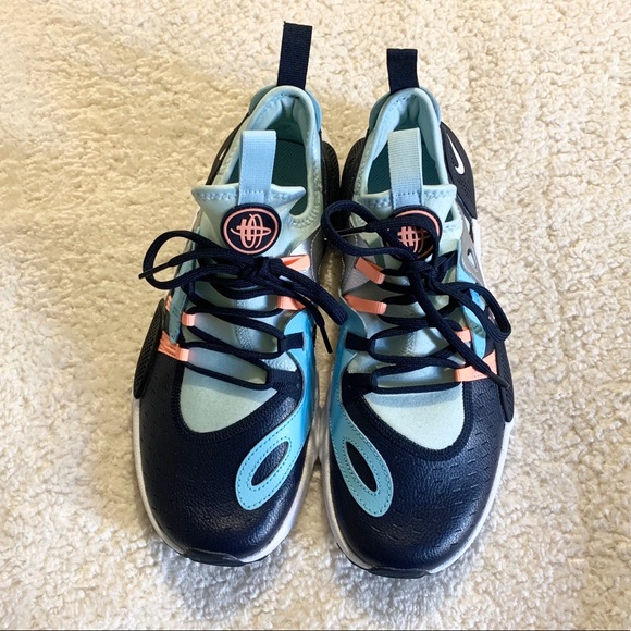 NWOT Nike Huarache E.D.G.E. Shoes- size 7Y boys - Picture 2 of 8